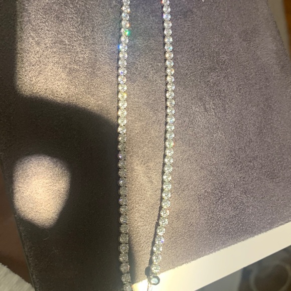 Absolutely stunning tennis necklace, extremely high quality sparkly stones.Must!